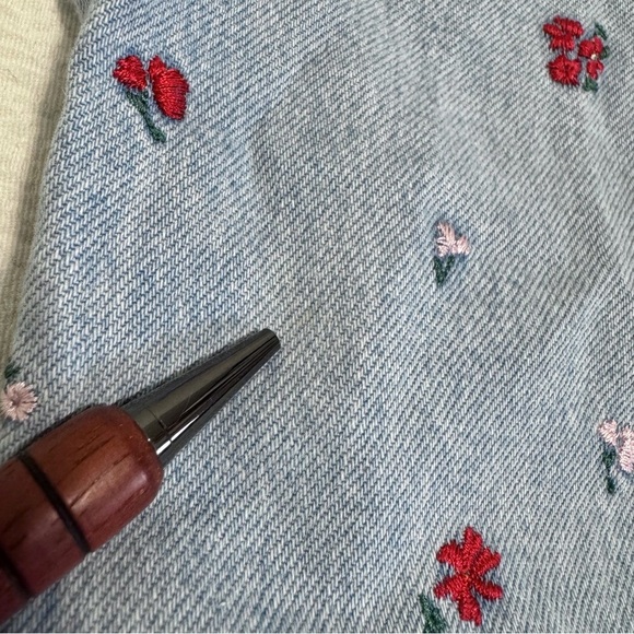 Urban Outfitters BDG High Rise Loose Baggy Embroidered Floral/Carrots Size 29 - Picture 7 of 13